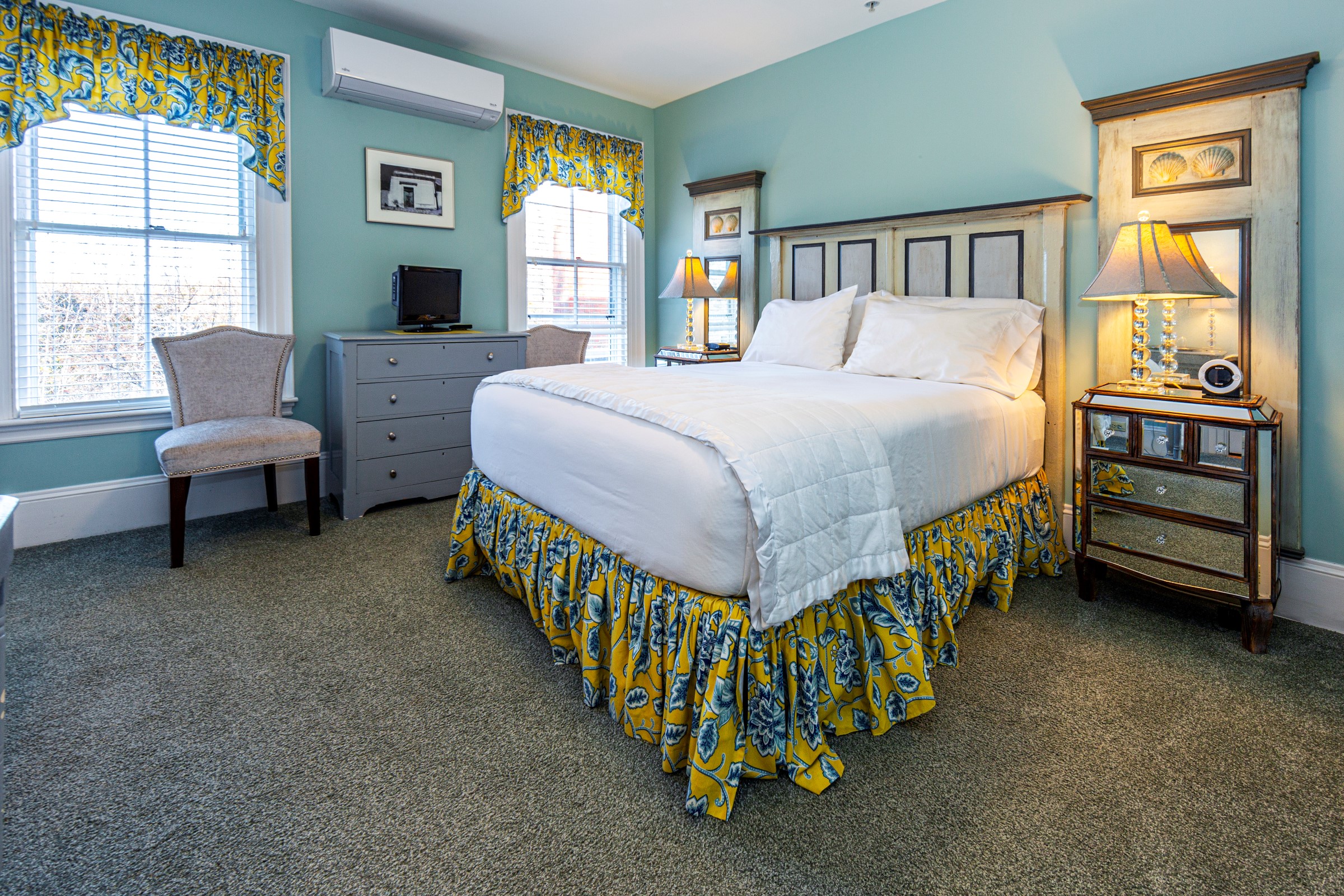bar harbor bed and breakfast room